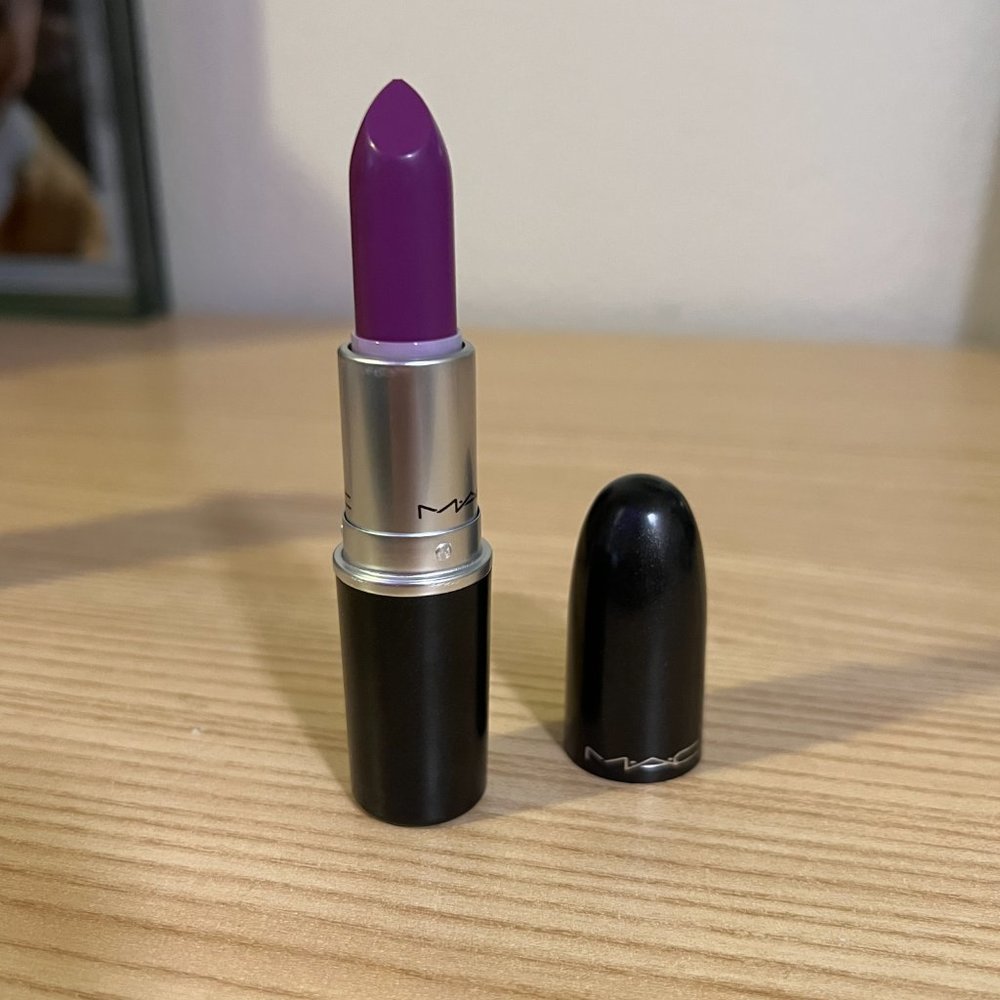 NIB - MAC Matte Lipstick - Heroine 604